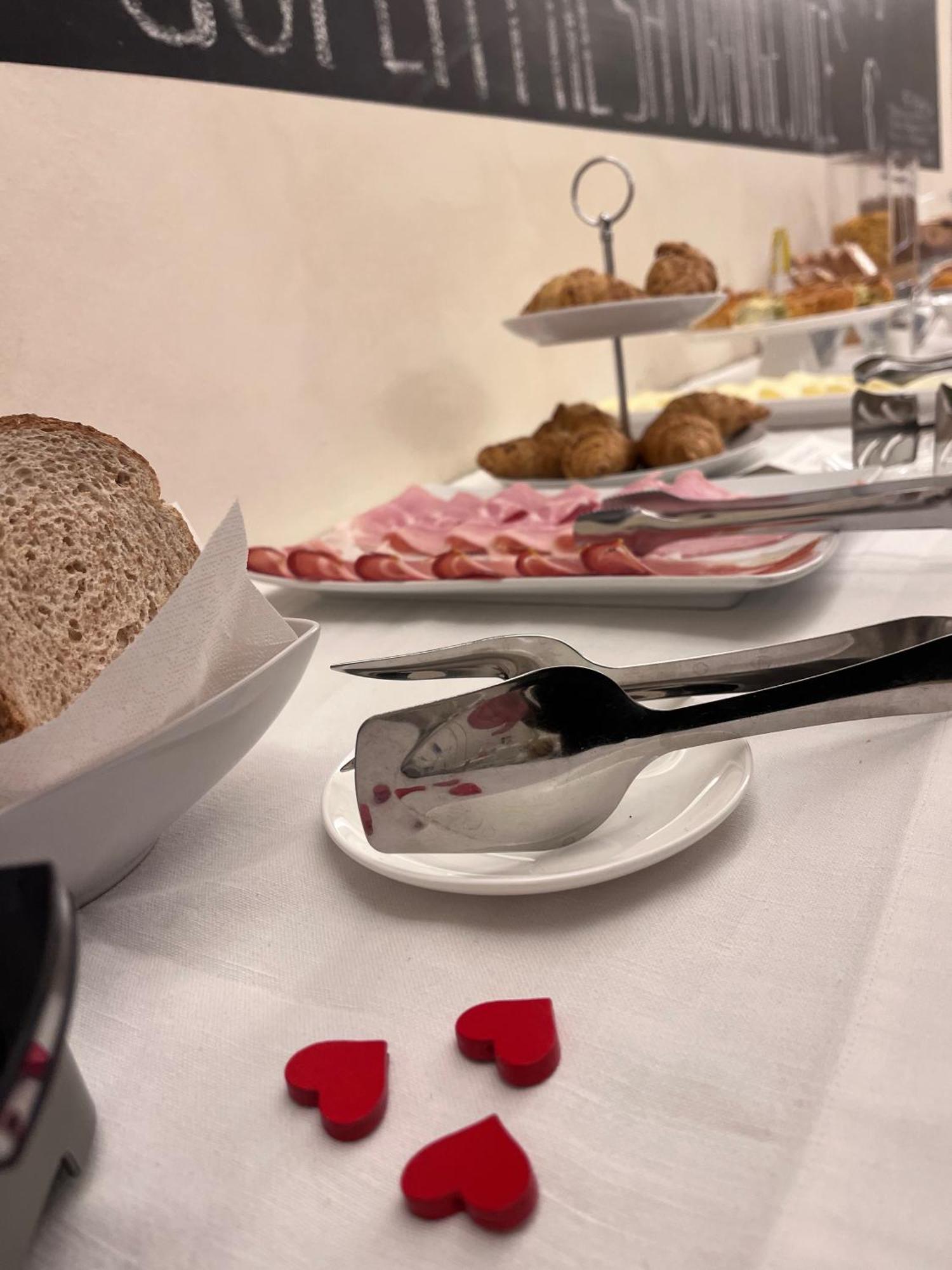 Hotel Residenza La Ceramica Fabriano Bagian luar foto