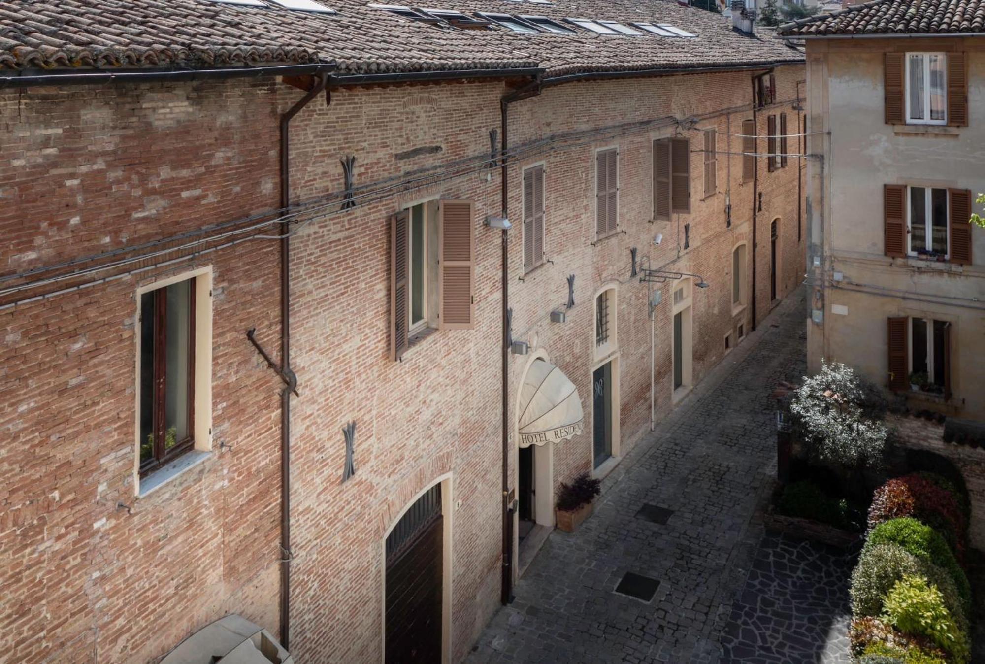 Hotel Residenza La Ceramica Fabriano Bagian luar foto